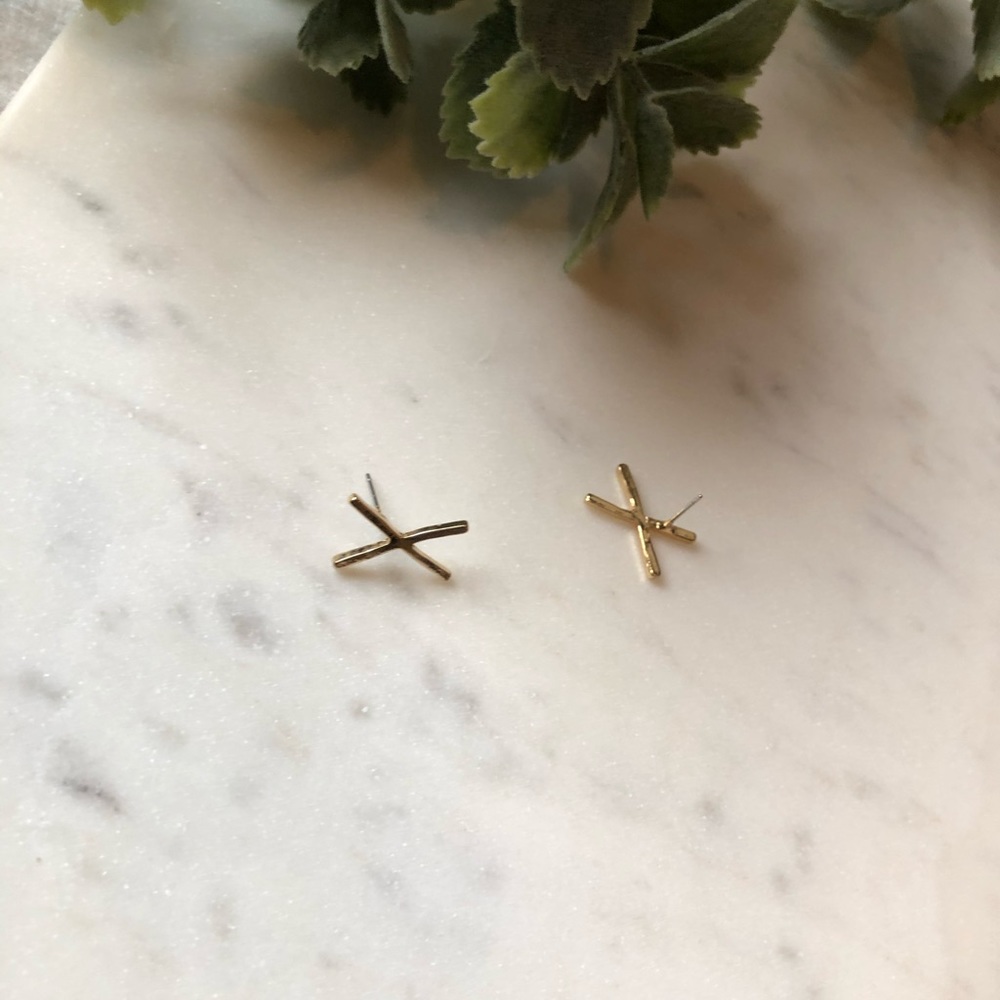 The Spencer - Simple Gold Crossed Studs - Picture 2 of 4